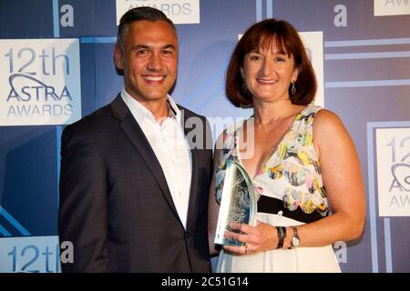 Vincitore del premio ASTRA 2014 per ‘MOST Outstanding Children’s Content’: Disney Channel Fanfest TV Special Event (Disney Channel), L-R: Peter Noble, Foto Stock