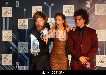 Vincitore del premio ASTRA 2014 per ‘Mil "programma musicale straordinario": Il Riff (canale [V]), L-R: Danny Clayton, Carissa Walford, Marty Smiley - Carri Foto Stock