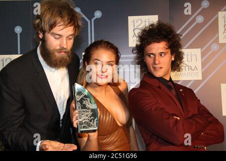 Vincitore del premio ASTRA 2014 per ‘Mil "programma musicale straordinario": Il Riff (canale [V]), L-R: Danny Clayton, Carissa Walford, Marty Smiley - Carri Foto Stock