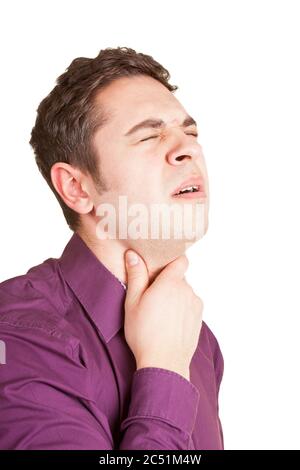 Un giovane con gola irritata tiene il collo doloroso Foto Stock