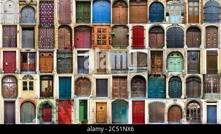 Collage creativo con moltitudine di colorate porte antiche casa Foto Stock