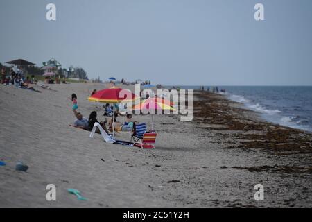 Delray Beach, Florida, Stati Uniti. 29 Giugno 2020. Vista generale di Delray Beach mentre le spiagge della Florida meridionale sono da chiudere per il 4 luglio fine settimana, Florida riporta un altro picco record nei casi di coronavirus, il Covid-19 della Florida mostra l'aumento del piano di riapertura dello stato non funziona il 29 giugno 2020 a Delray Beach, Florida. Credit: Mpi04/Media Punch/Alamy Live News Foto Stock