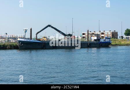 Terneuzen, Paesi Bassi, 25 agosto 2019, ottimista per le gru SR costruita nel 1961 Foto Stock