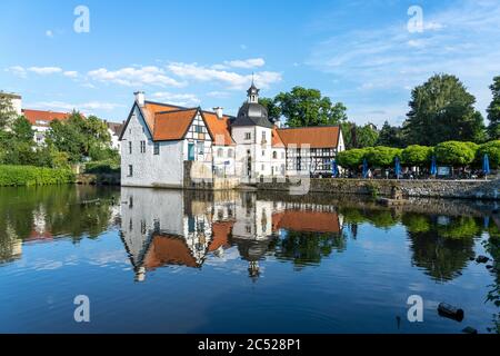 Haus Rodenberg im Stadtteil Aplerbeck, Dortmund, Nordrhein-Westfalen, Deutschland, Europa | Castello fossato Haus Rodenberg, Aplerbeck, Foto Stock