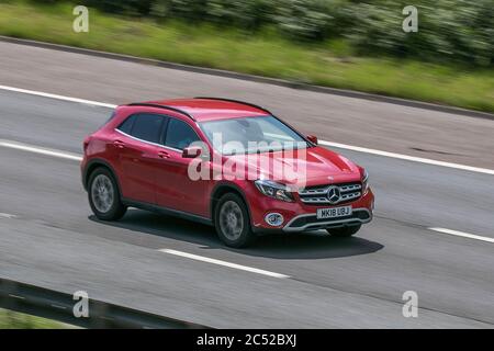 2018 Mercedes-Benz Gla 200 se D Red Car Diesel sulla M6 vicino Preston a Lancashire, Regno Unito Foto Stock