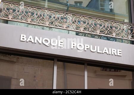 Bordeaux , Aquitaine / Francia - 06 20 2020 : Banque Populaire logo testo segno sulla facciata esterna della banca francese popolare ufficio Foto Stock