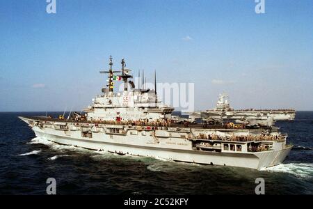 Portaerei italiani Giuseppe Garibaldi (CVH 551) e portaerei francesi Charles de Gaulle (R 91). Foto Stock