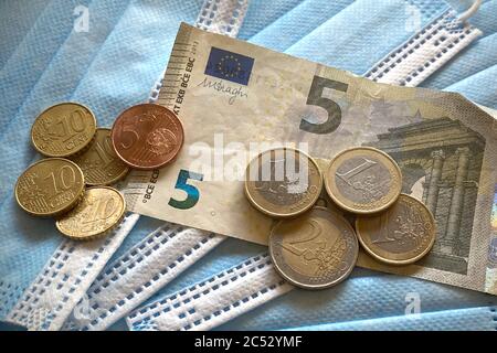 Monaco, Germania. 30 giugno 2020. I salari minimi in Germania dovrebbero aumentare in quattro fasi a 10 euro e 45 centesimi. | utilizzo in tutto il mondo credito: dpa/Alamy Live News Foto Stock