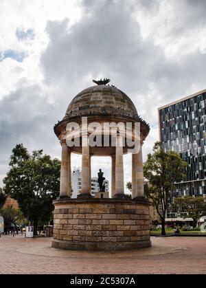 Statua di Simon Bolivar nel parco dei giornalisti, Bogotà, Colombia, Sud America Foto Stock