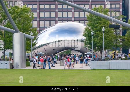 La scultura Cloud Gate di Chicago di Anish Kapoor Millennium Park. Conosciuto anche come il Bean. Foto Stock