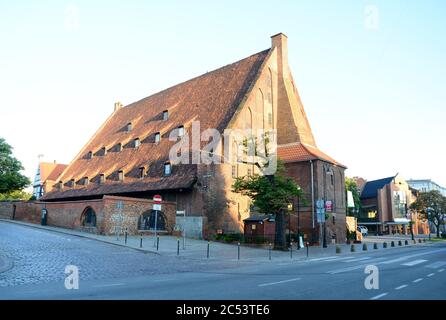 Gdansk Gdansk, Pomeranian Pomorze, il vecchio mulino (Grande Mulino, Wielki Mlyn) a Danzica. Costruito nel 14 ° secolo dai Cavalieri Teutonici. Foto Stock