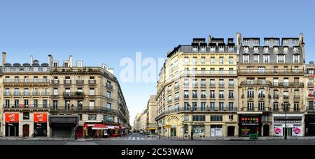 Parigi, Francia, Rue de Rivoli nel centro di Parigi, una delle principali vie dello shopping che corre parallela alla Senna. Strada con incrocio Foto Stock