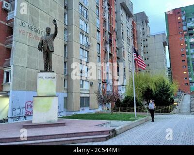 Statua di Bill Clinton nel centro di Pristina Foto Stock