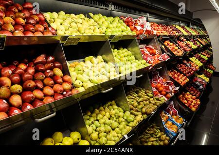 Mescolare la frutta in Super Mart Foto Stock