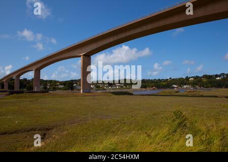 Il ponte Torridge - un ponte di cemento di 650 m sul fiume Torridge che porta la A39 strada nel Devon Nord, Inghilterra. Foto Stock
