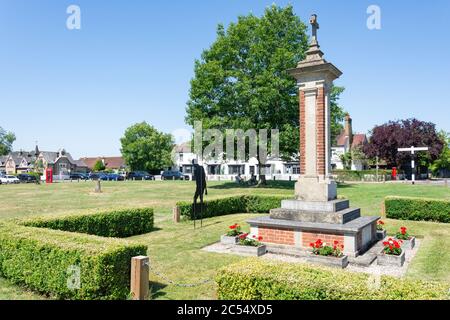 War Memorial, Chippperfield Common, Chippperfield, Hertfordshire, Inghilterra, Regno Unito Foto Stock