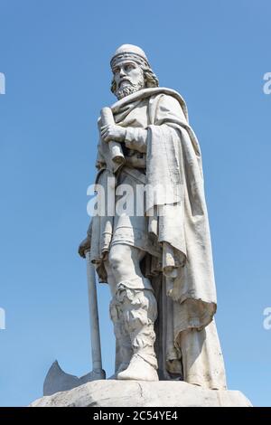Statua di Re Alfred il Grande in Market Square, Wantage, Oxfordshire, Inghilterra, Regno Unito Foto Stock