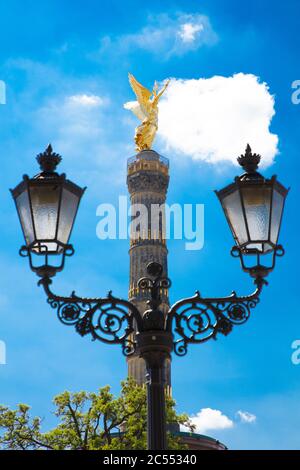 Colonna della vittoria, dettaglio, Victoria, dea della vittoria, memoriale, Tiergarten, Berlino, Germania Foto Stock