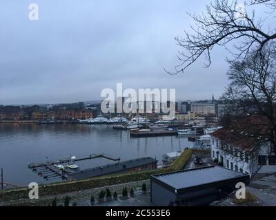 Lungomare di Oslo in una giornata invernale molto fredda e con un clima malato Foto Stock