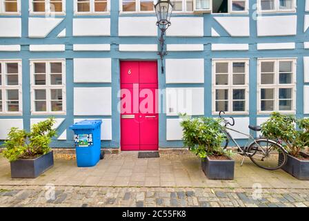 Magniviertel, facciata casa, ciottoli, decorazioni floreali, bicicletta, Braunschweig, bassa Sassonia, Germania, Europa Foto Stock