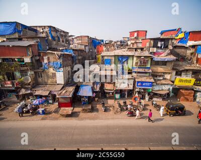 Mumbai, India - 17 dicembre 2018: Poveri e impoveriti baraccopoli di Dharavi nella città di Mumbai. Foto Stock