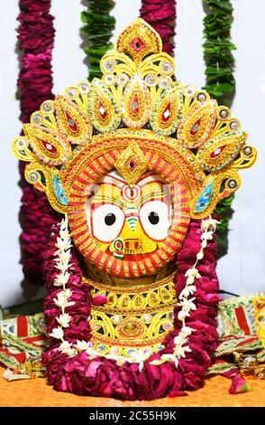 Beawar, Rajasthan, India, 30 giugno 2020: Idol della dea indù Sub-Hadra decorato durante il festival di Rath Yatra, in mezzo alla pandemia di coronavirus a Beawar. Credit: Sumit Saraswat/Alamy Live News Foto Stock