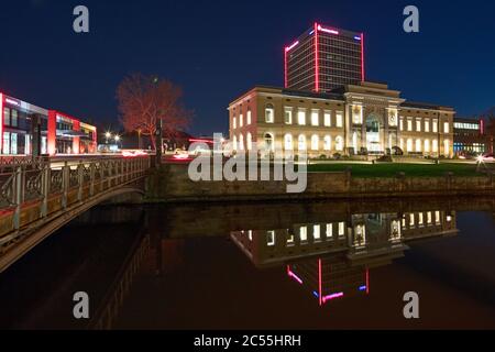 Ottmerbau, ex stazione ferroviaria, fiume, Oker, Landessparkasse, grattacielo, ora blu, Braunschweig, bassa Sassonia, Germania, Europa Foto Stock