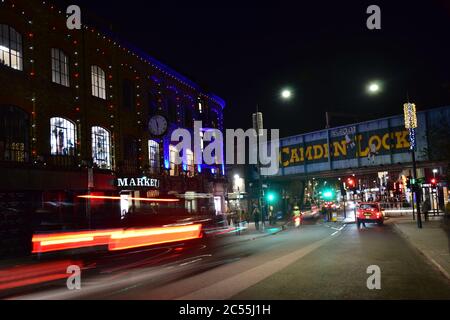 Londra Camden Town di notte Foto Stock