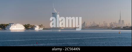 Burj al Arab, Dubai, Superyacht, Emirati Arabi Uniti Foto Stock