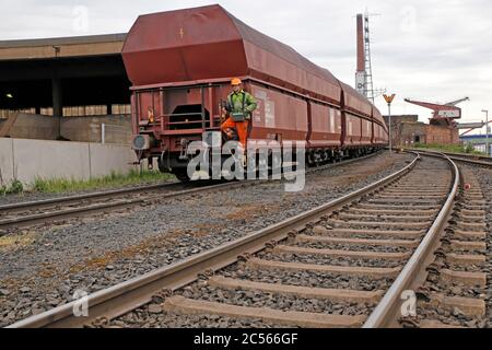 Stazione di carbone nel porto di Duisburg, Duisburg, Renania settentrionale-Vestfalia, Germania Foto Stock