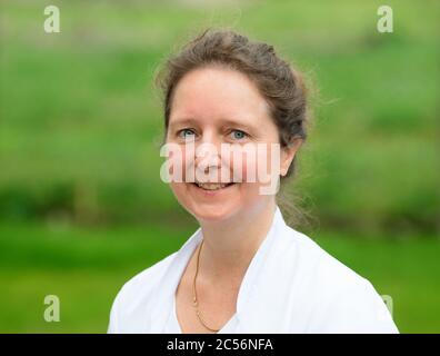 Potsdam, Germania. 25 Giugno 2020. Gesine Dörr, medico capo della Clinica di Medicina interna, presso l'Ospedale St. Josefs. Credit: Soeren Stache/dpa-Zentralbild/ZB/dpa/Alamy Live News Foto Stock