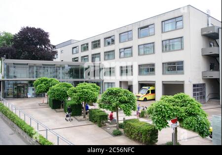 Potsdam, Germania. 25 Giugno 2020. L'ingresso all'ospedale St. Josefs Potsdam-Sanssouci. Credit: Soeren Stache/dpa-Zentralbild/ZB/dpa/Alamy Live News Foto Stock