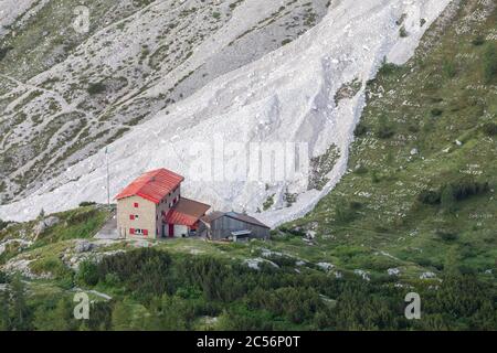 Rifugio Antonio Berti, Vallon Opera, Dolomiti Comelico-Auronzo-Sesto, comune di Comelico superiore, provincia di Belluno, Italia Foto Stock