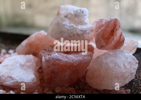 Sale rosa dell'Himalaya in cristallo di roccia e granulo Foto Stock