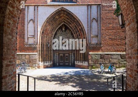 Portale storico della chiesa di San Nikolai nella città di Stralsund nel nord della Germania Foto Stock