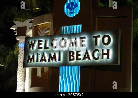 Miami, Stati Uniti d'America. 09 gennaio 2004. MIAMI, FL - LUGLIO 01: FILE FOTO - Miami spiagge chiuderanno per il 4 Luglio a causa di persone incoronavirus: Covid19 Florida Credit: Storms Media Group/Alamy Live News Foto Stock