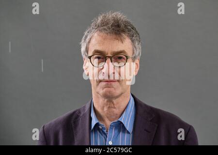 Il giornalista e autore britannico Ian Black partecipa a una fotocellula durante l'annuale Edinburgh International Book Festival 2018 Foto Stock