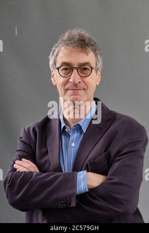 Il giornalista e autore britannico Ian Black partecipa a una fotocellula durante l'annuale Edinburgh International Book Festival 2018 Foto Stock