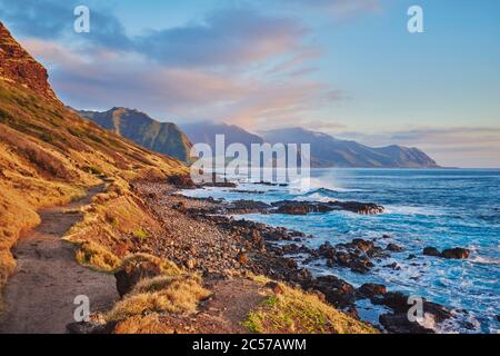 Paesaggio della spiaggia nel Ka'ena Point state Park, Isola Hawaiiana di Oahu, Oahu, Hawaii, Aloha state, Stati Uniti Foto Stock