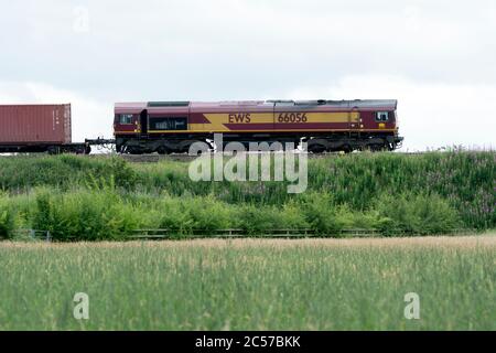 66 66056 trazione di un treno freightliner, Warwickshire, Regno Unito Foto Stock