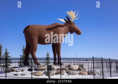 Mac la statua di Moose Roadside attrazione a Moose Jaw Saskatchewan una volta la statua di Moose più alta del mondo Foto Stock