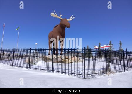 Mac la statua di Moose Roadside attrazione a Moose Jaw Saskatchewan una volta la statua di Moose più alta del mondo Foto Stock