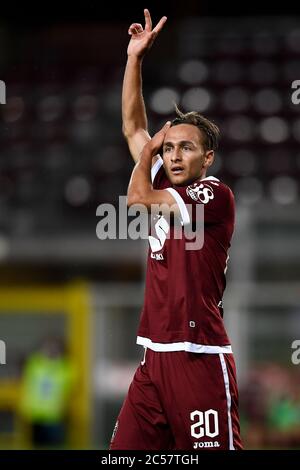 Torino - 30 giugno 2020: Simone Edera di Torino FC gesti durante la Serie A partita di calcio tra Torino FC e SS Lazio. SS Lazio vince il 2-1 rispetto al Torino FC. Credit: Nicolò campo/Alamy Live News Foto Stock