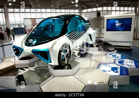 Giappone, Honshu Island, Kanto, Tokyo, Toyota FCV Plus Hydrogen Concept car. Foto Stock