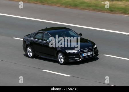 Auto diesel nera 2017 Audi A6 S Line TDI Ultra sulla M6, vicino a Preston, nel Lancashire, Regno Unito Foto Stock