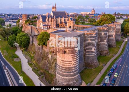 Francia, Maine et Loire, Angers, il castello d'Angers (vista aerea) // Francia, Maine-et-Loire (49), Angers, château d'Angers ou château des ducs d'Anjo Foto Stock