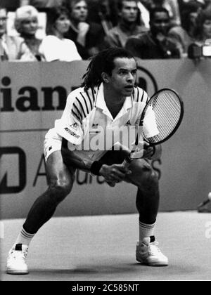 Archivio 90ies: Il tennista francese Yannick Noah gioca al GPTL - Lyons Tennis Grand Prix, Lione, Rodano, Francia Foto Stock