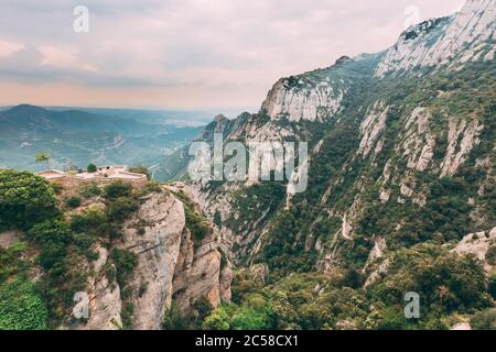 Catalogna, Spagna. Punto panoramico delle montagne di Montserrat. Rocky Range situato vicino alla città di Barcellona, Spagna Foto Stock