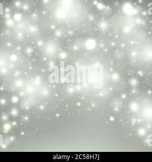 Sfondo argentato chiaro. Natale con neve, fiocchi di neve, stelle scintillante, glitter. Sfondo delle vacanze invernali con decorazione xmas. Vettore Illustrazione Vettoriale