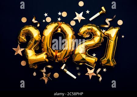 Felice anno nuovo 2021 oro foglio palloncino celebrazione sfondo Foto Stock